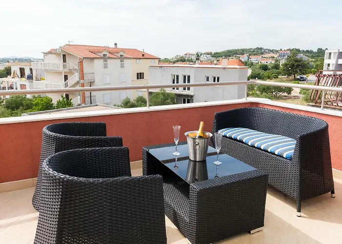 Nada * Brodarica (Sibenik-Knin)